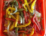Foto del paso 2 de la receta: Bacalao con pimientos y cebolla en Lékué