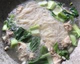 Gambar langkah 3 resipi Bihun Sup Bawang Putih.