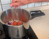 Foto del paso 1 de la receta: Conejo en salsa de curry con bulgur