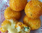 Foto langkah ke 9 dari resep Kroket Kentang isi Keju.