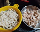 এগ চিকেন নুডলস্ স্যুপ(egg chicken noodles soup recipe in Bengali) রেসিপি ধাপ - 2 ছবি
