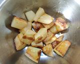 A picture of step 2 of Raw papaya curry.