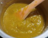 Hình bước làm 3 của món Soup BÍ ĐỎ cá hồi