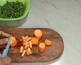 Foto langkah ke 1 dari resep Oseng kacang panjang wortel.