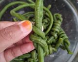 Foto langkah ke 3 dari resep Tumis kacang panjang saus tiram.