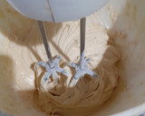 Foto del paso 4 de la receta: Budín inglés Económico (con corazón de Dulce de leche y chispas)