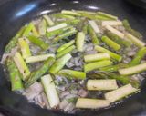 A picture of step 3 of Coast of the Gods biricci con asparagi, pomodori, aglio selvatico e dolcelatte.