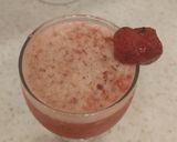 A picture of step 5 of Strawberries Juice.