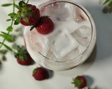 Foto langkah ke 2 dari resep Milkshake Strawberry.