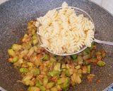 Foto del passaggio 2 della ricetta Fusilli con cicale e zucchini