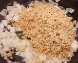 Foto del paso 3 de la receta: Slit (espinaca,burgol,cebolla y pan tostado)