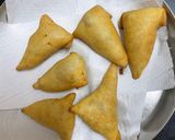 आलू की तिकोनी कचौड़ी (aloo ki tikoni kochori recipe in hindi) रेसिपी चरण 7 फोटो