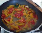 Foto del passaggio 2 della ricetta Trenette con crema di tonno e peperoni