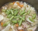 Foto langkah ke 5 dari resep Sop Ayam Rumahan (Bumbu Iris).