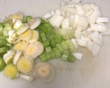 Foto del paso 1 de la receta: 184. Sopa de cebolla, puerro y apio (entrante sopa)