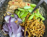 Gambar langkah 3 resipi Sambal Tempoyak Petai Ikan Bilis Mentah.