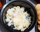 A picture of step 1 of CHURMUR CHAAT~ KOLKATA'S FAMOUS DECONSTRUCTED PANI PURI CHAAT.
