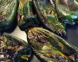 Foto del paso 1 de la receta: CHILES RELLENOS DE Camarón CON CREMA DE CHIPOTLE🌺