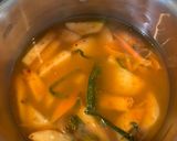 Hình bước làm 2 của món Canh Kim Chi Râu Mực