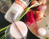A picture of step 1 of Instant Onion 😋Beetroot pickle (white Wine vinegar instant onion pickle).