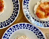 Foto del paso 1 de la receta Tosta de sardinillas con mermelada dulce de tomate y alcaparrones