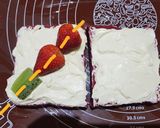 รูปขั้นตอนการทำที่ 3 ของ แซนวิชผลไม้รูปหัวใจ Valentine's Stawberry & Kiwi sandwich