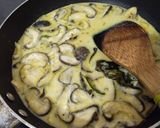 Foto langkah ke 4 dari resep Spaghetti Kari Jamur-Susu.