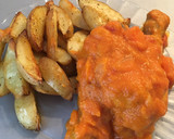 Foto del paso 5 de la receta: Muslos de pollo en salsa y patatas asadas con especias