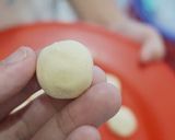 Foto langkah ke 2 dari resep Tamago Boro / Egg Biscuits.