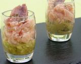 Foto del paso 2 de la receta Vasitos de tartar de salmón y guacamole con anchoa