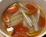 Hình bước làm 2 của món Canh Cá Cơm Trỏng Nấu Ngót