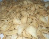 नमक पारे (Namak pare recipe in Hindi) रेसिपी चरण 3 फोटो