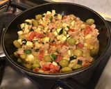 Une image de l'étape 8 de Veau aux olives,tomates et courgette.