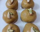 બેસનના લાડુ (Besan Laddu Recipe In Gujarati) રેસીપી સ્ટેપ3ફોટો