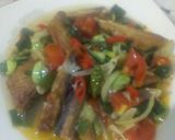 Foto langkah ke 6 dari resep Tumis ikan tongkol kukus.