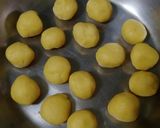 Foto langkah ke 3 dari resep Bolen Isi Pisang Keju.