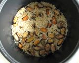 A picture of step 5 of Mussels Takikomi Gohan.