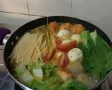 Foto langkah ke 7 dari resep Steamboat Suki KuahTomyam.