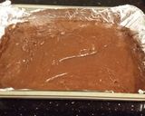 A picture of step 6 of Mint Chocolate Chip Brownie Ice Cream Bars.