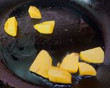 A picture of step 1 of Aloo Potoler Rasa.