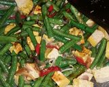 Foto langkah ke 6 dari resep Tumis Tauge Tahu Kacang Panjang.