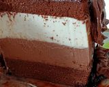 Foto langkah ke 10 dari resep Triple Chocolate Mouse Cake.