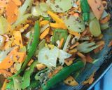 कच्ची हल्दी आंवला और लहसुन की सब्जी(kachchi haldi aur lahsun ki sabzi recipe in Hindi) रेसिपी चरण 2 फोटो