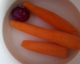 A picture of step 2 of Carrot-Papaya salad.