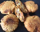 A picture of step 3 of Aloo chop Muri,Kolkata street food.