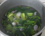 Foto langkah ke 1 dari resep Ayam Goreng Sambal Hijau khas Padang.