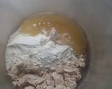 Foto del paso 1 de la receta: Pan "ovillo de lana" relleno con membrillo, pasas de uva y maní💜