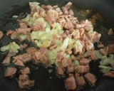 Foto del paso 6 de la receta: Lenguados fritos, salteado de calabacín y guisantes con jamón