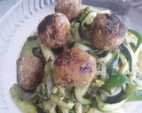 Foto del paso 8 de la receta: Espagueti🍝 de calabacín verde🥒 con albóndigas de brócoli🥦 y zanahoria🥕