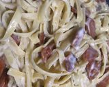 Foto langkah ke 4 dari resep Creamy Fettuccine Carbonara with Sausage and Champignon Mushroom.
